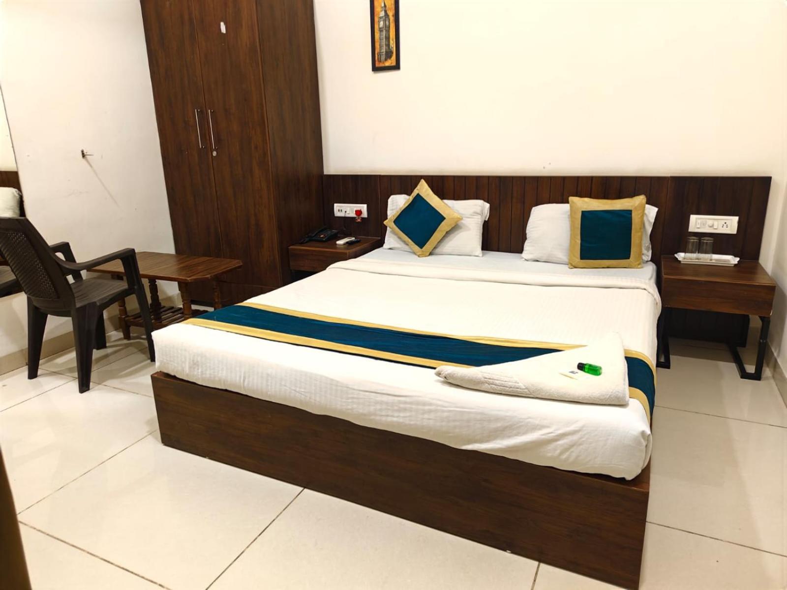 Topdealhotel Sheesh Mahal Hotel 3*